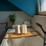 House Zarja - With Sauna And Hot Tub Дом отдыха Bizeljsko