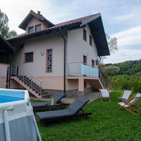 House Zarja - With Sauna And Hot Tub Vakantiehuis