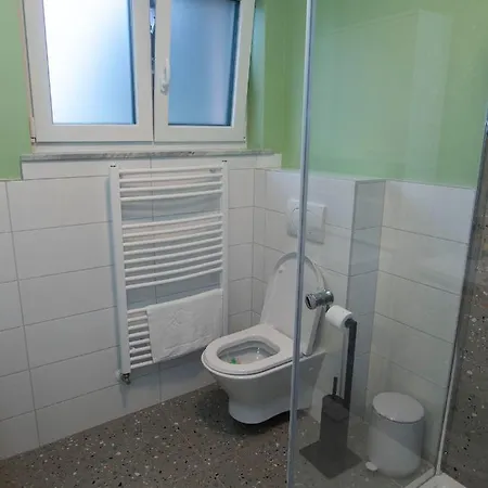 בית נופש House Zarja - With Sauna And Hot Tub *