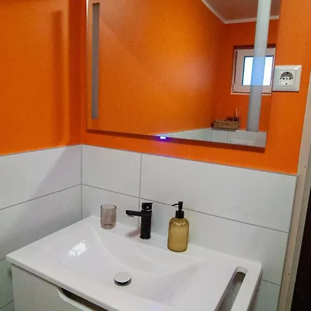 Vakantiehuis House Zarja - With Sauna And Hot Tub