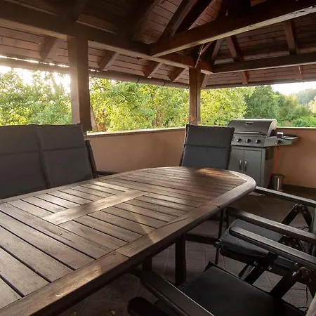 House Zarja - With Sauna And Hot Tub Feriehus Bizeljsko