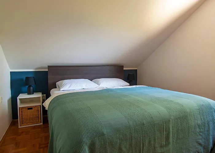 House Zarja - With Sauna And Hot Tub Počitniška hiša *