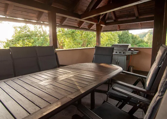 House Zarja - With Sauna And Hot Tub Počitniška hiša Bizeljsko